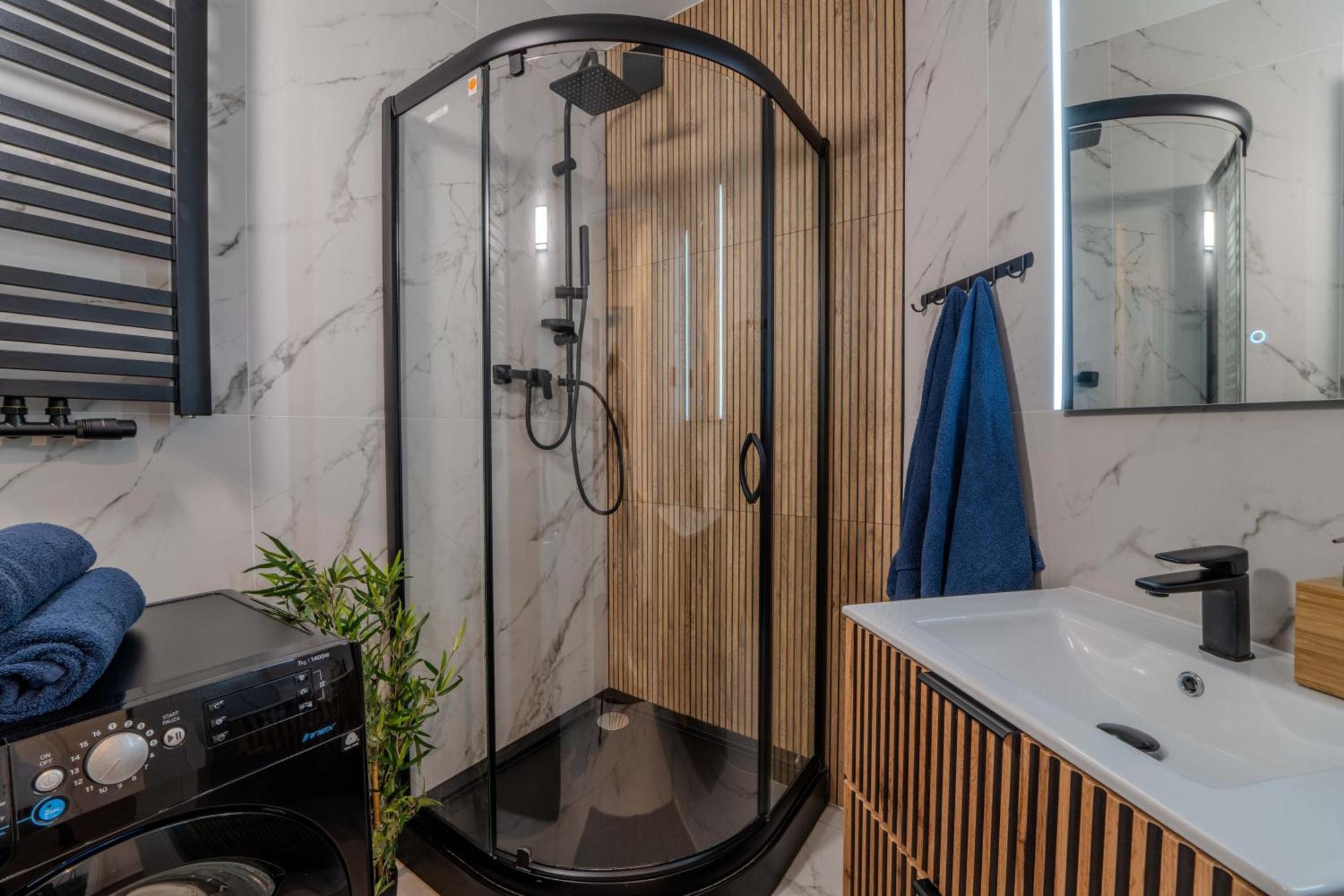 New Large Modern Apartment - City Center - 60M2 - Lift - Parking Wrocław Exteriör bild